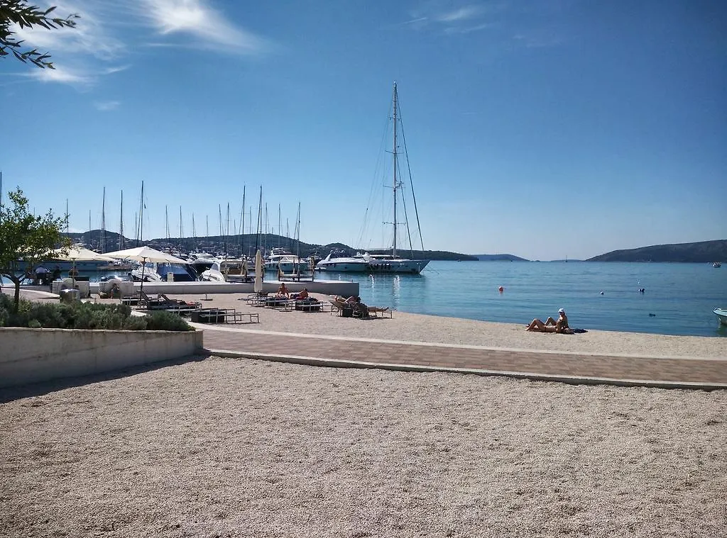 Apartments Gina Trogir