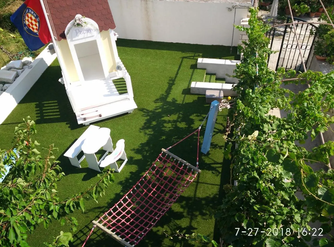 Apartments Gina Trogir 0*,