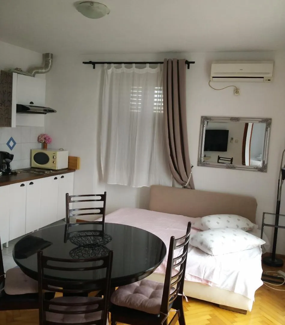 Apartments Gina Trogir 0*,  Kroatië
