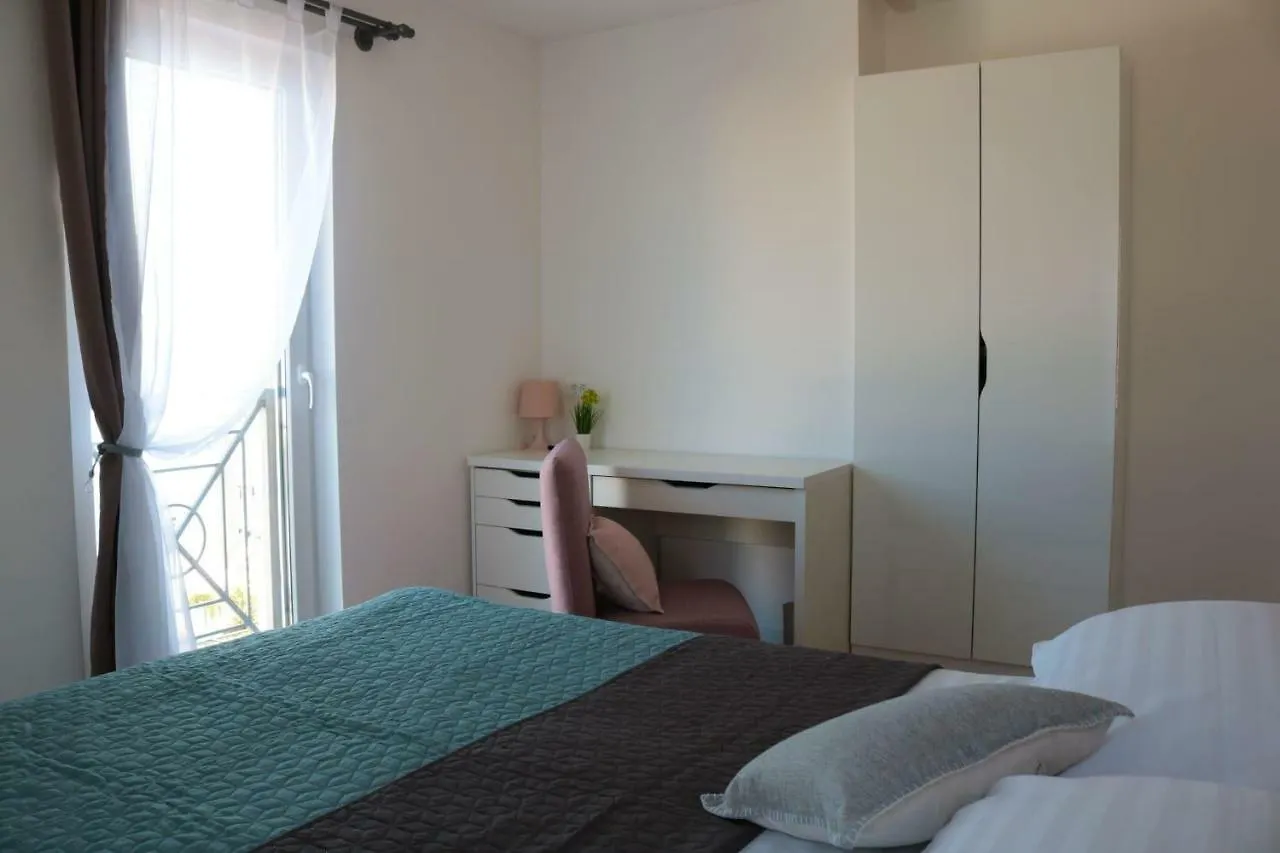 Apartments Gina Trogir 0*,  Kroatië